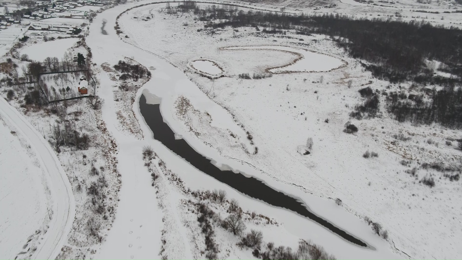 Из реки Устье в Ростовском районе взяли пробы воды после жалоб на ее качество