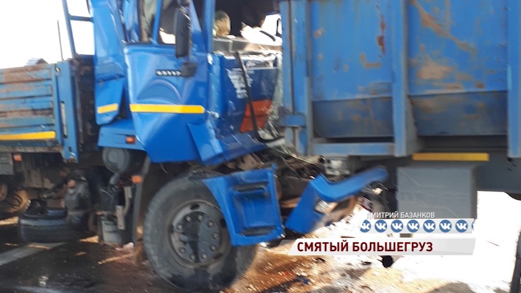 В Ярославской области столкнулись два грузовика