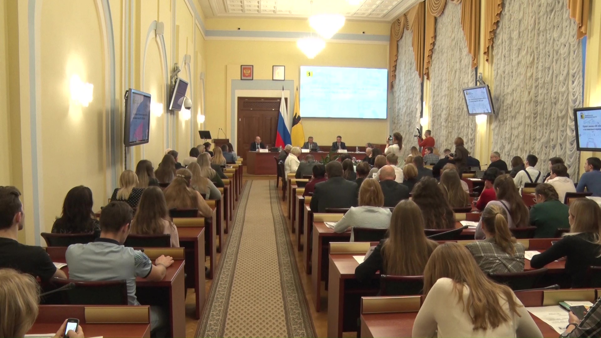 Студенты приняли участие в публичных слушаниях бюджета области на три года