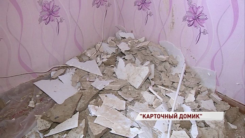 Потолок рухнул прямо над детской кроваткой: дом на Резинотехнике рассыпается на глазах