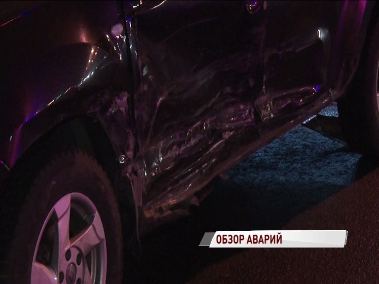 На Московском проспекте дорогу не поделили внедорожник и легковушка