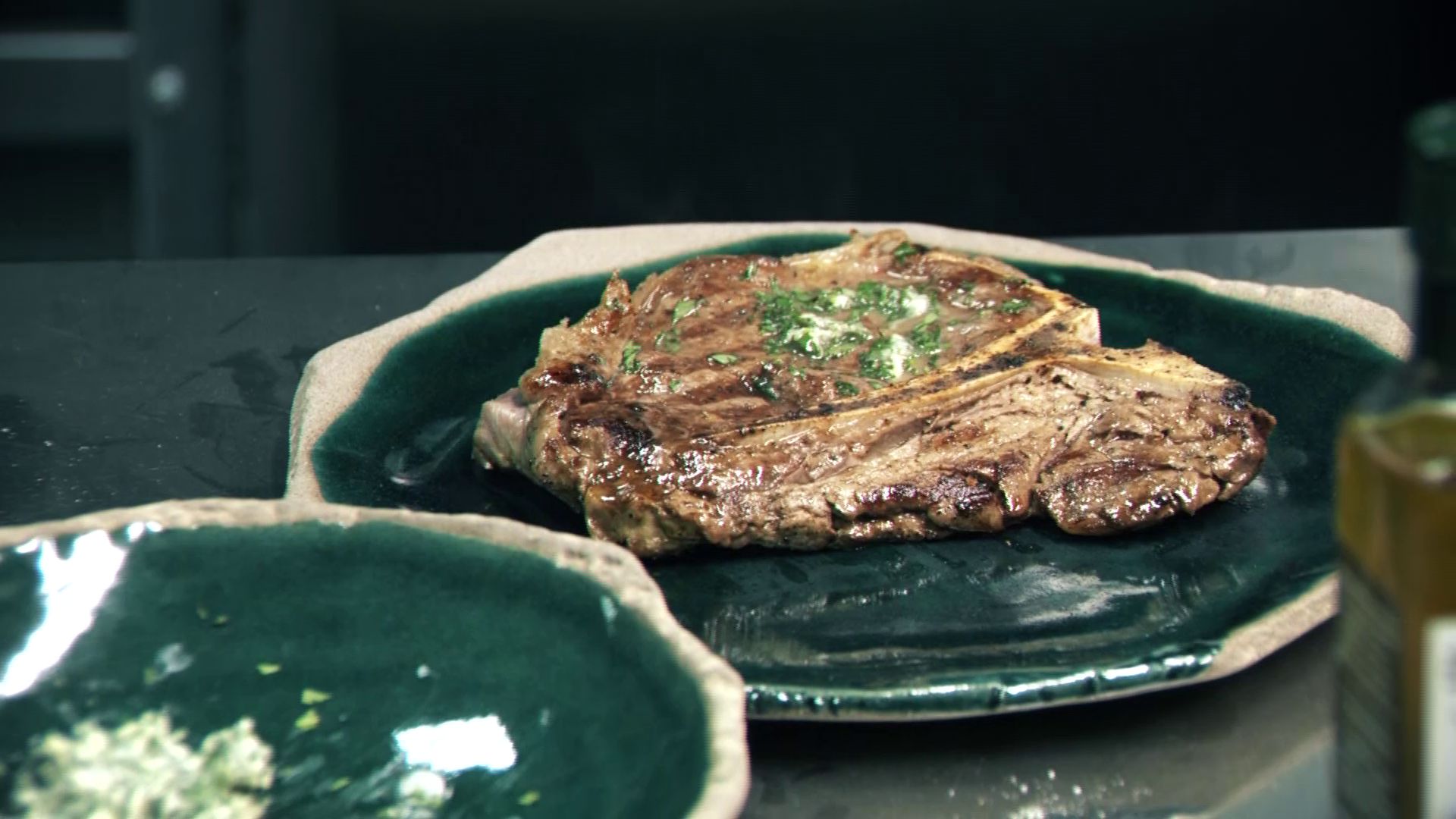 Утреннее шоу «Овсянка» от 18.11.20: рассказываем о супрематизме и готовим правильные стейки с Сергеем Безуглым