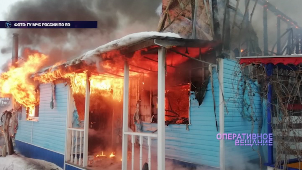 В Ярославском районе сгорели дом и гараж