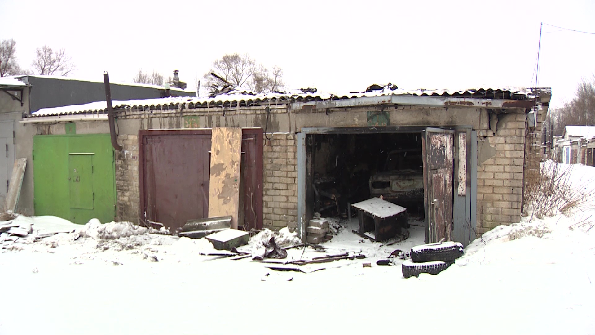 Следователи устанавливают личность сгоревшего в гараже мужчины