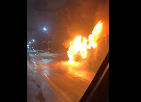 В Ярославле на Угличском шоссе полыхал автобус