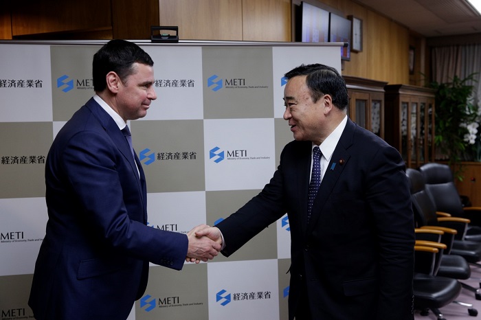 Дмитрий Миронов встретился с министром экономики, торговли и промышленности Японии