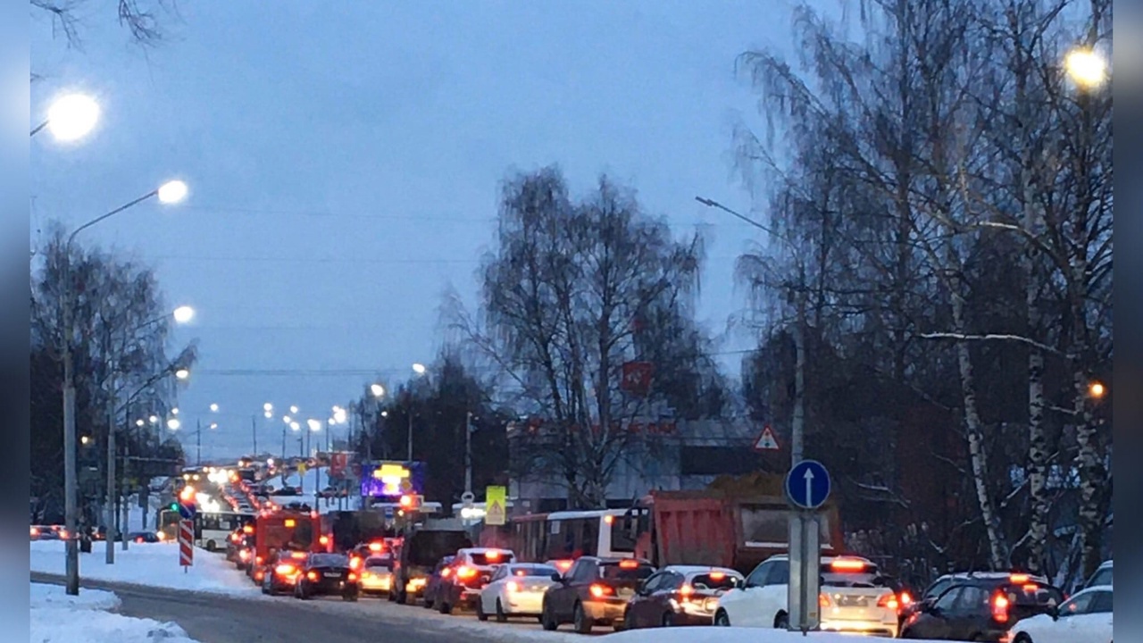 Утром 18 января ярославцы попали в девятибальные пробки