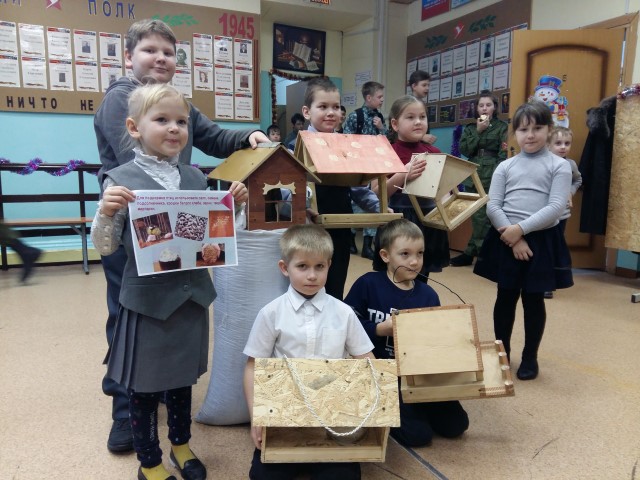 В Ярославской области развесили более тысячи кормушек в рамках акции «Покормите птиц зимой»