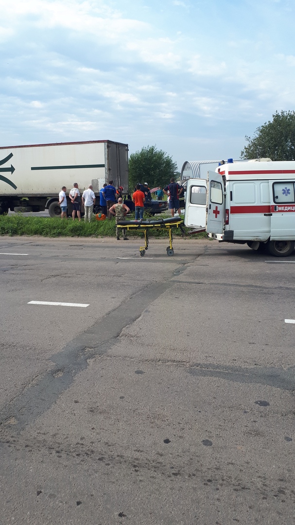 В Ярославле легковушка «занырнула» под фуру: есть пострадавший