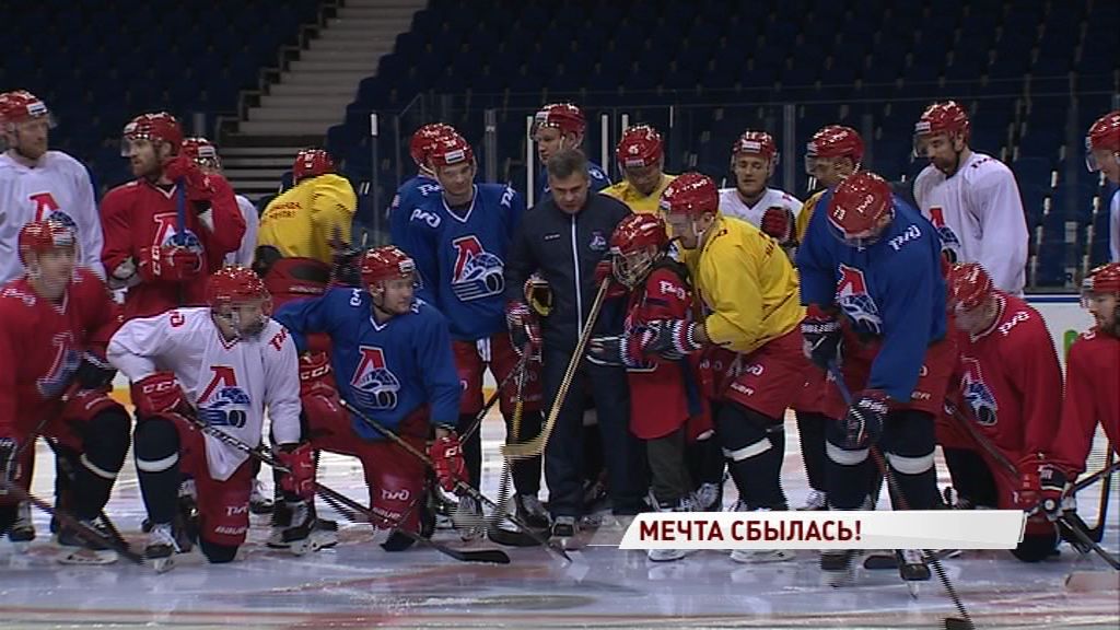 10-летний Глебом Шашлов вышел на лед с хоккеистами «Локомотива»