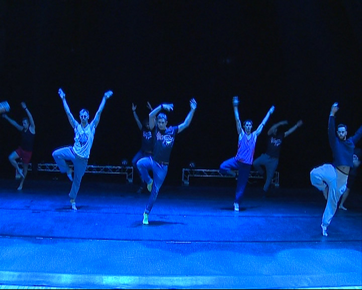 На сцене «Миллениума» представили новый шоу-спектакль с искусственным дождем