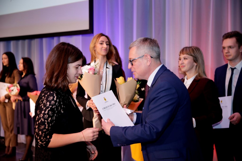 В Ярославской области 60 одаренных детей удостоены губернаторских стипендий