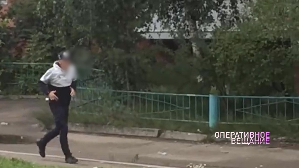 Караулит у дома и ходит по пятам: ярославна восемь лет страдает от преследований навязчивого поклонника