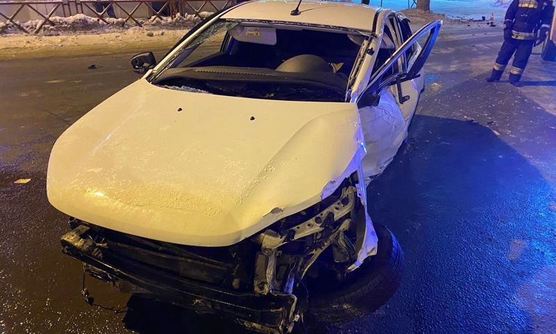 В Ярославле водитель устроил серию ДТП, решил скрыться, но врезался в дерево