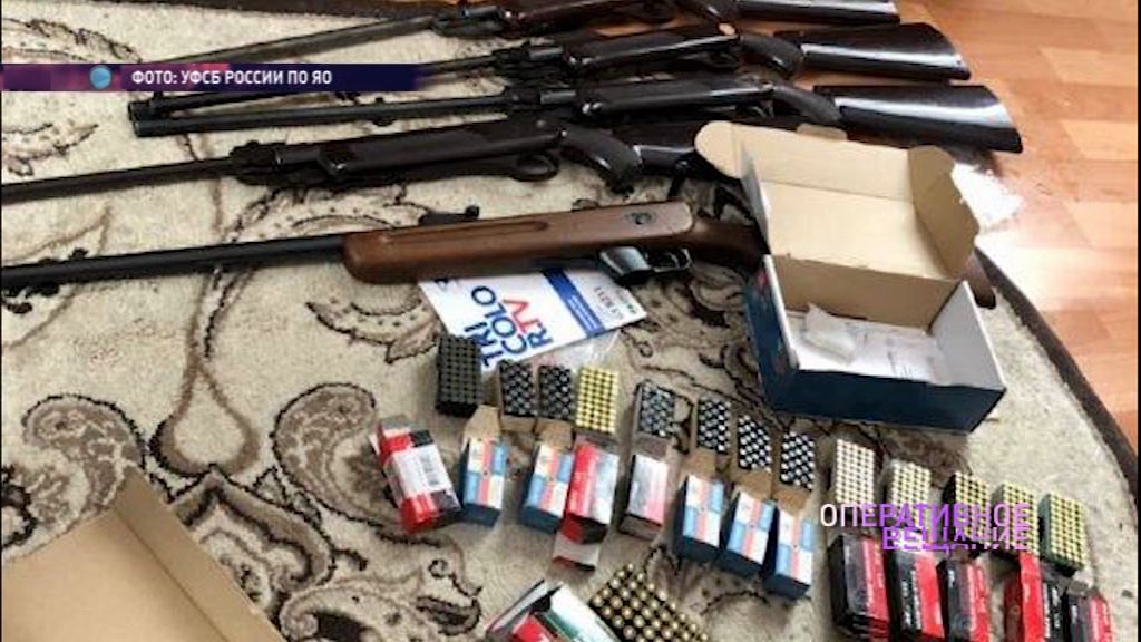 В Данилове у двух мужчин изъяли целый арсенал оружия