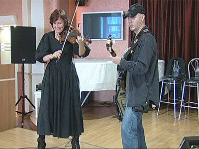 Скрипачка и гитарист