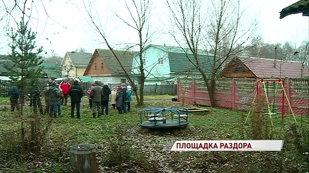 Жители Кармановского протестуют из-за сноса единственной детской площадки под строительство дома