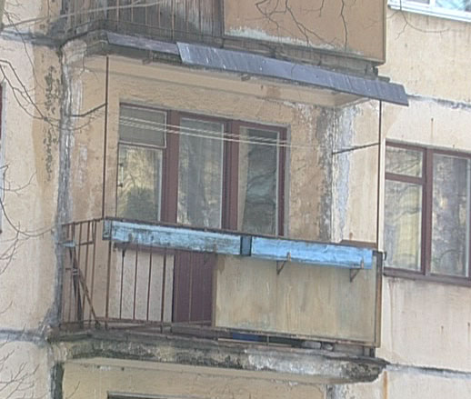 Обрушилась часть балкона