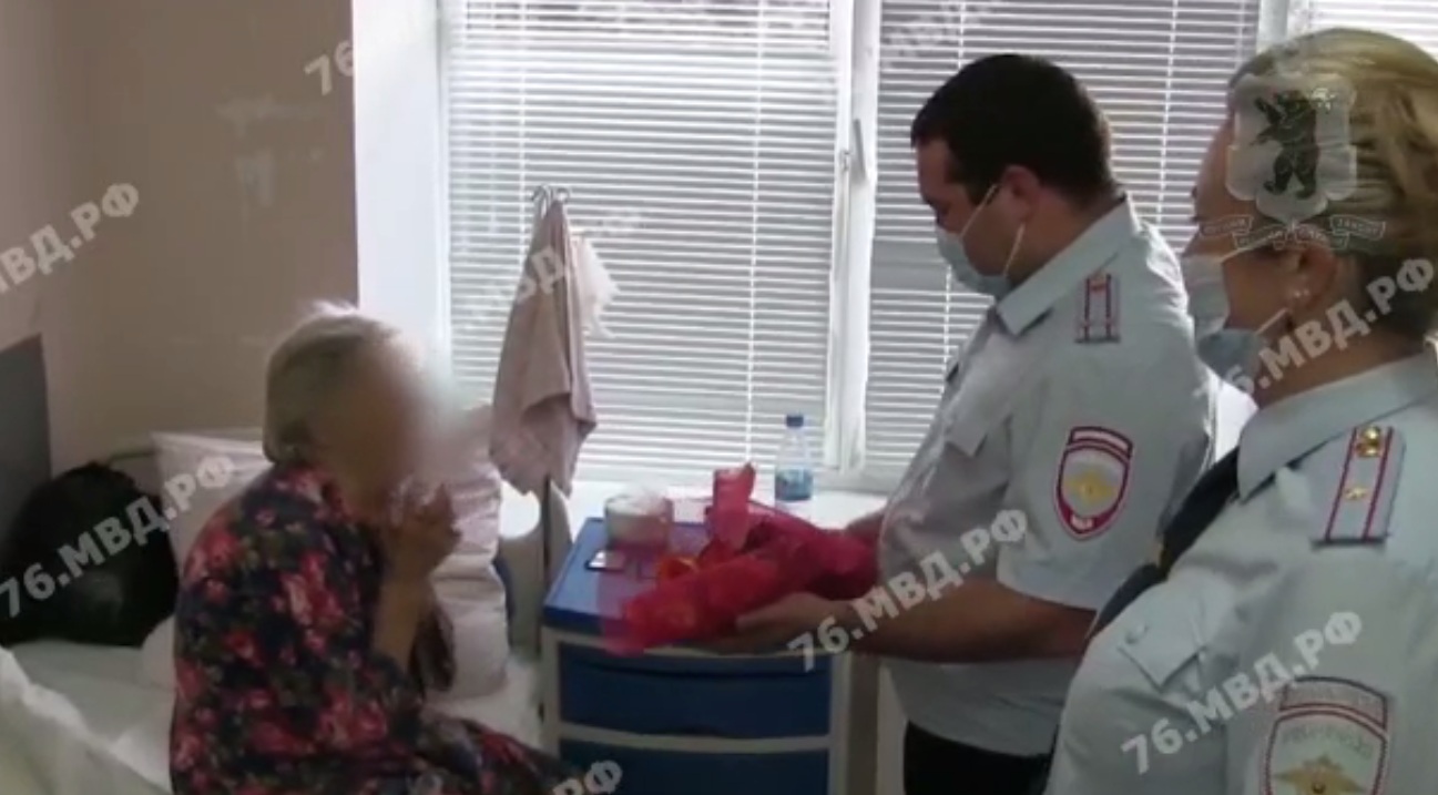 Ограбил бабушку в подъезде: ярославские полицейские задержали подозреваемого