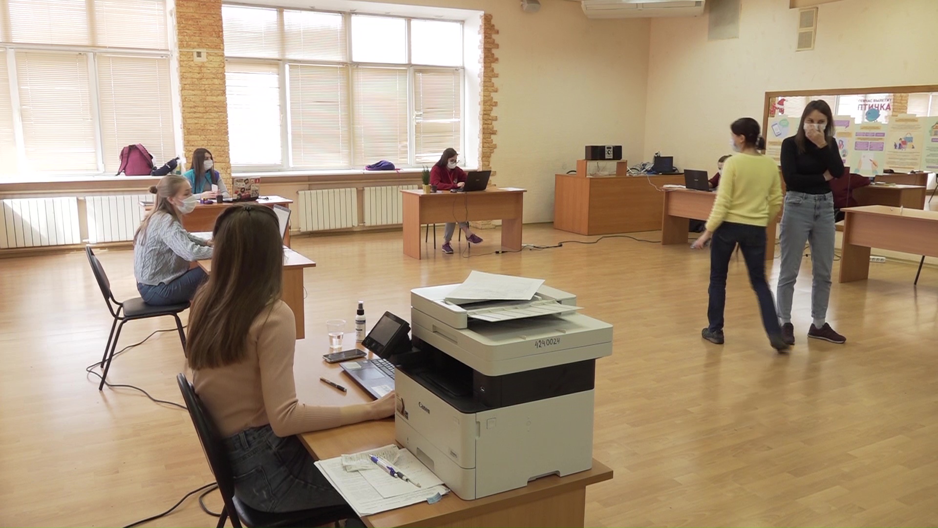 Волонтеры региона продолжают помогать тем, кто не может выйти из дома из-за коронавируса