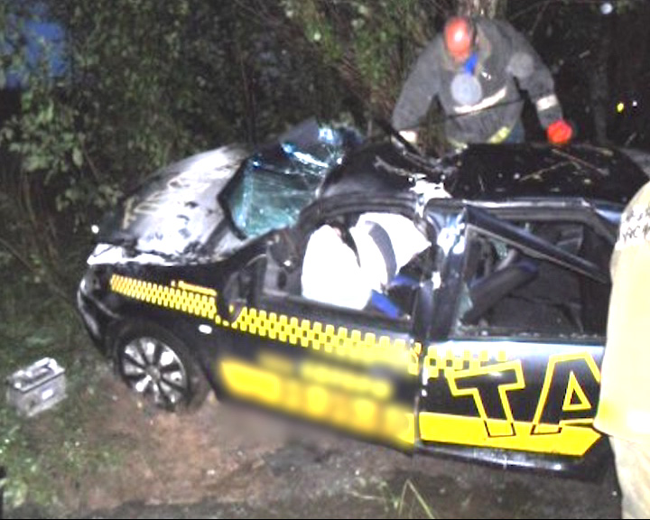 Водитель такси от полученных травм скончался на месте