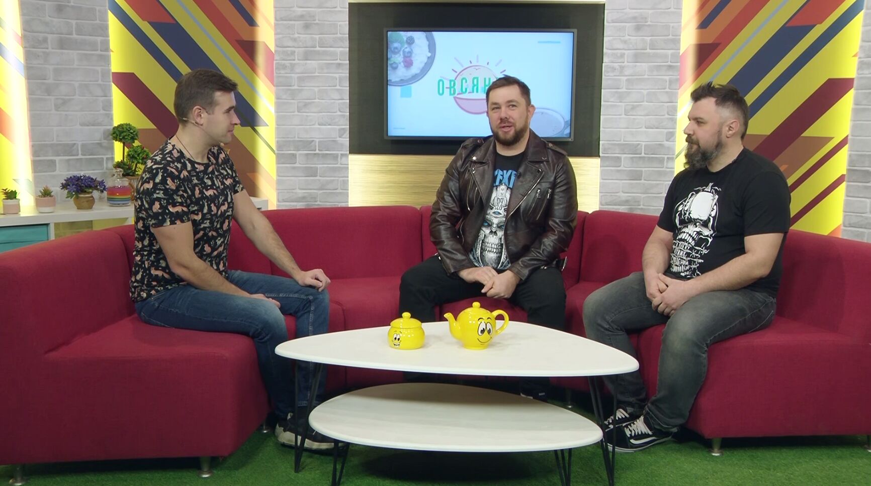 «Гость». Лидер группы «LongLong» Александр Котов и гитарист Александр Закускин - о новом клипе и о новом альбоме, который они сейчас записывают