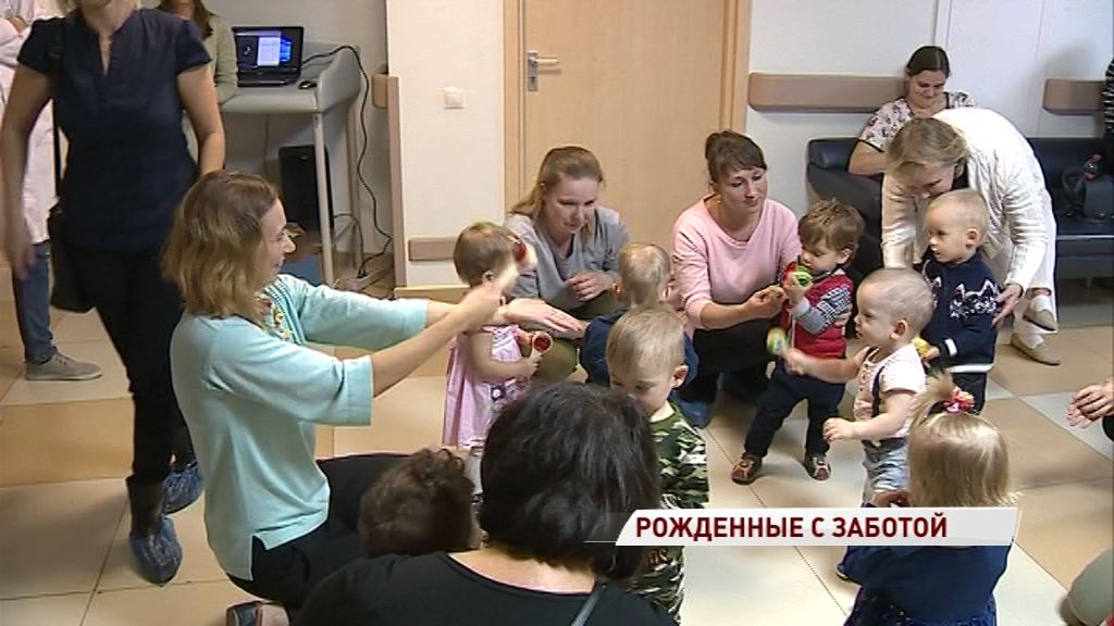 На праздник в перинатальный центр пришли мамы с детьми, проходившими там реабилитацию