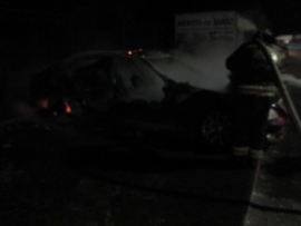 В жилом комплексе под Ярославлем сгорел «Мерседес»