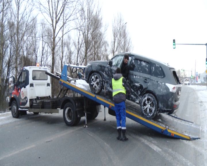Три аварии и шесть автомобилей: Окружная дорога в Ярославле собрала целую серию ДТП