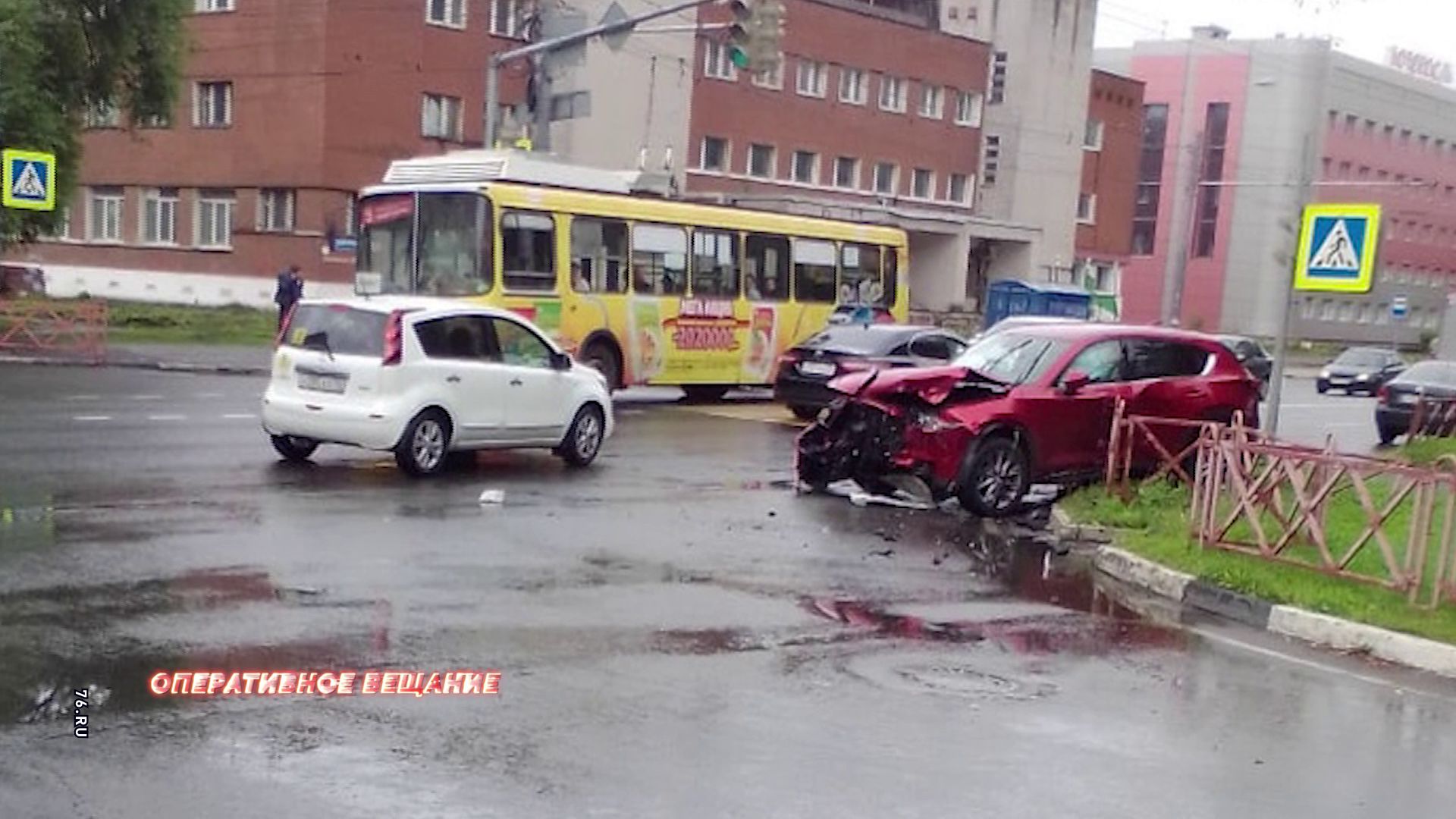 В ДТП на пересечении улиц Большой Октябрьской и Лисицына пострадал 28-летний ярославец