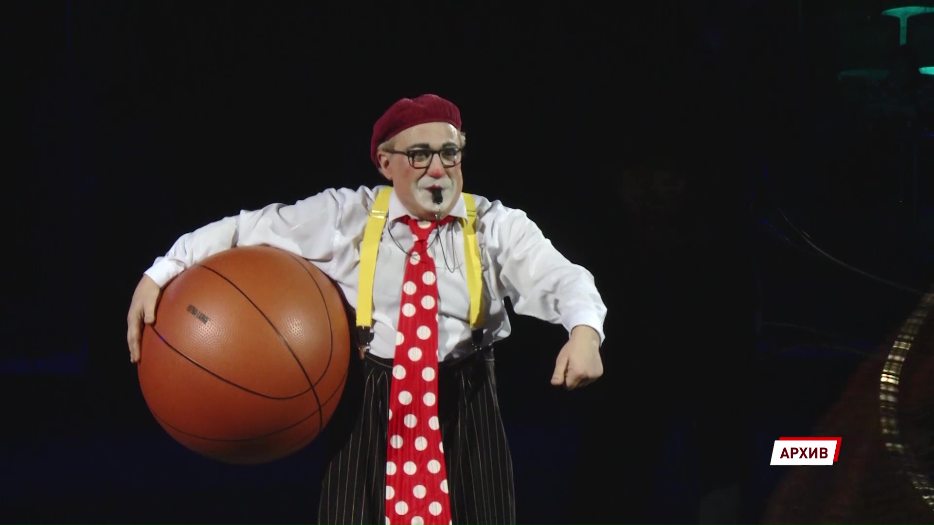 «Это смелые под куполом прыжки»: артисты цирка отметили профессиональный праздник