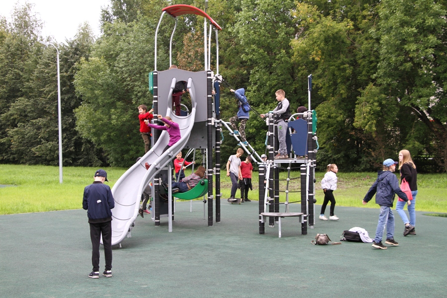 В Переборах открылся отремонтированный детский парк