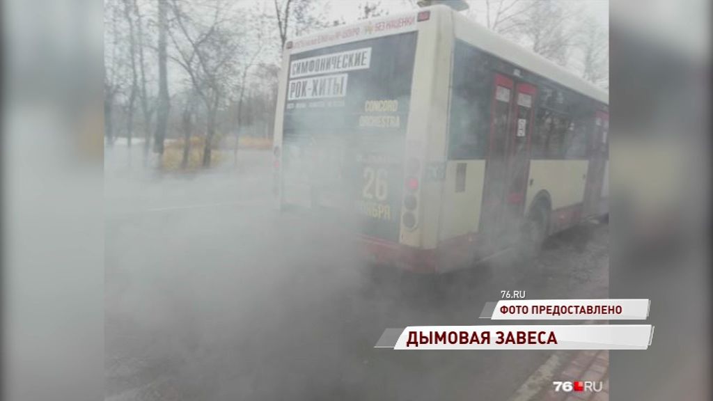 На остановке в Дзержинском районе задымился автобус