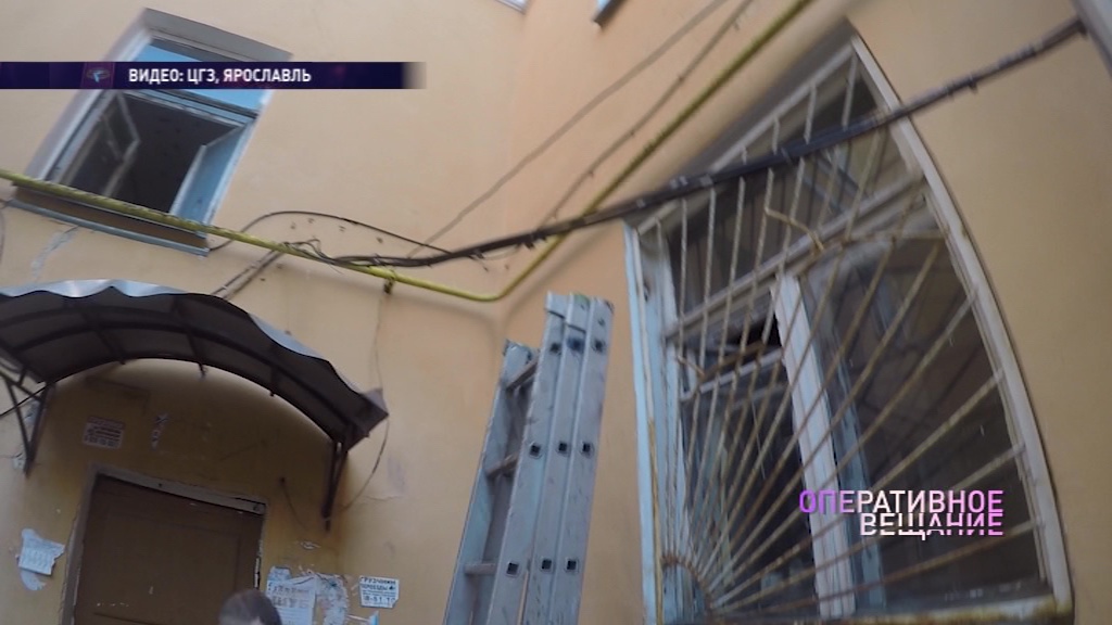 В Ярославле двухлетний малыш закрылся в комнате общежития: вызволять пришлось спасателям