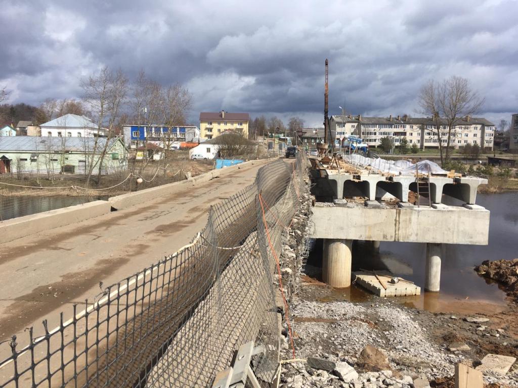 В Большесельском районе на мосту через Юхоть начали демонтаж железобетонных балок