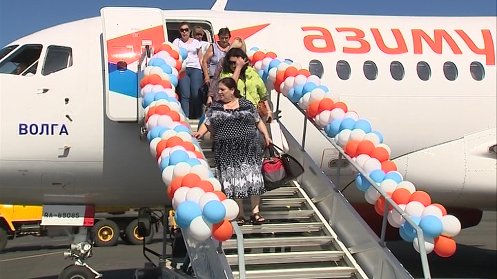 В Туношне встретили первый рейс из Краснодара