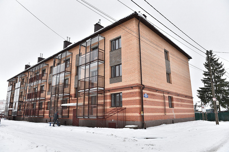 Семьи, оставшиеся без крыши над головой из-за пожара, въехали в новые квартиры