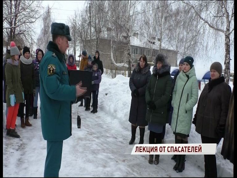 Сотрудники МЧС провели большую лекцию для жителей села Марково