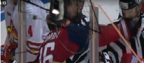 ВИДЕО: Хоккеист «Локомотива» ударил судью: что с линейным