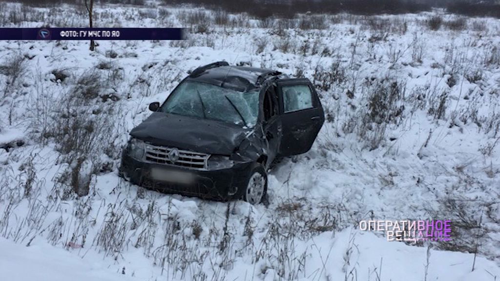 На выезде из Ярославля вылетел в кювет автомобиль