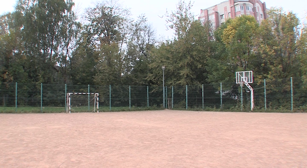 Хоккейный корт у школы имени Ивана Ткаченко скоро начнут реставрировать