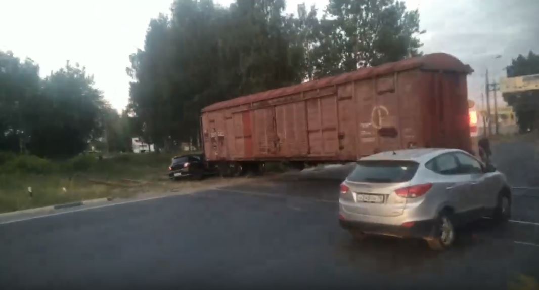 В Брагине иномарка попала под поезд