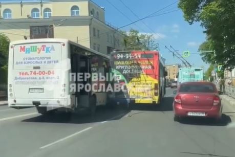 В Ярославле произошло ДТП с общественным транспортом