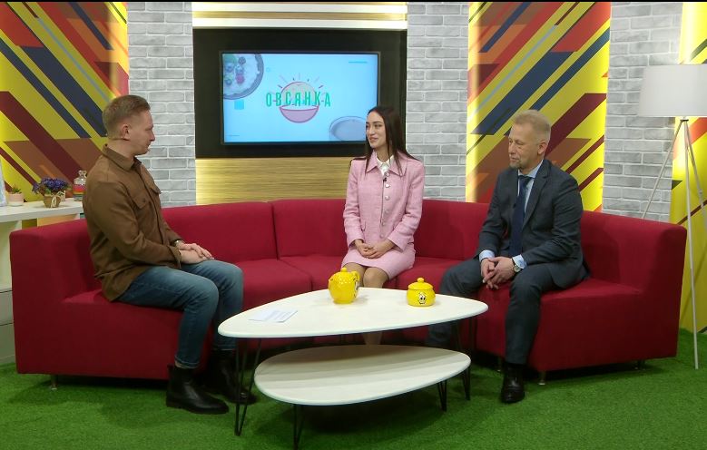 «Интересный человек» Победительница Всероссийского конкурса «Педагогический дебют» Полина Тадевосян и заместитель директора департамента образования Ярославской области Александр Гудков