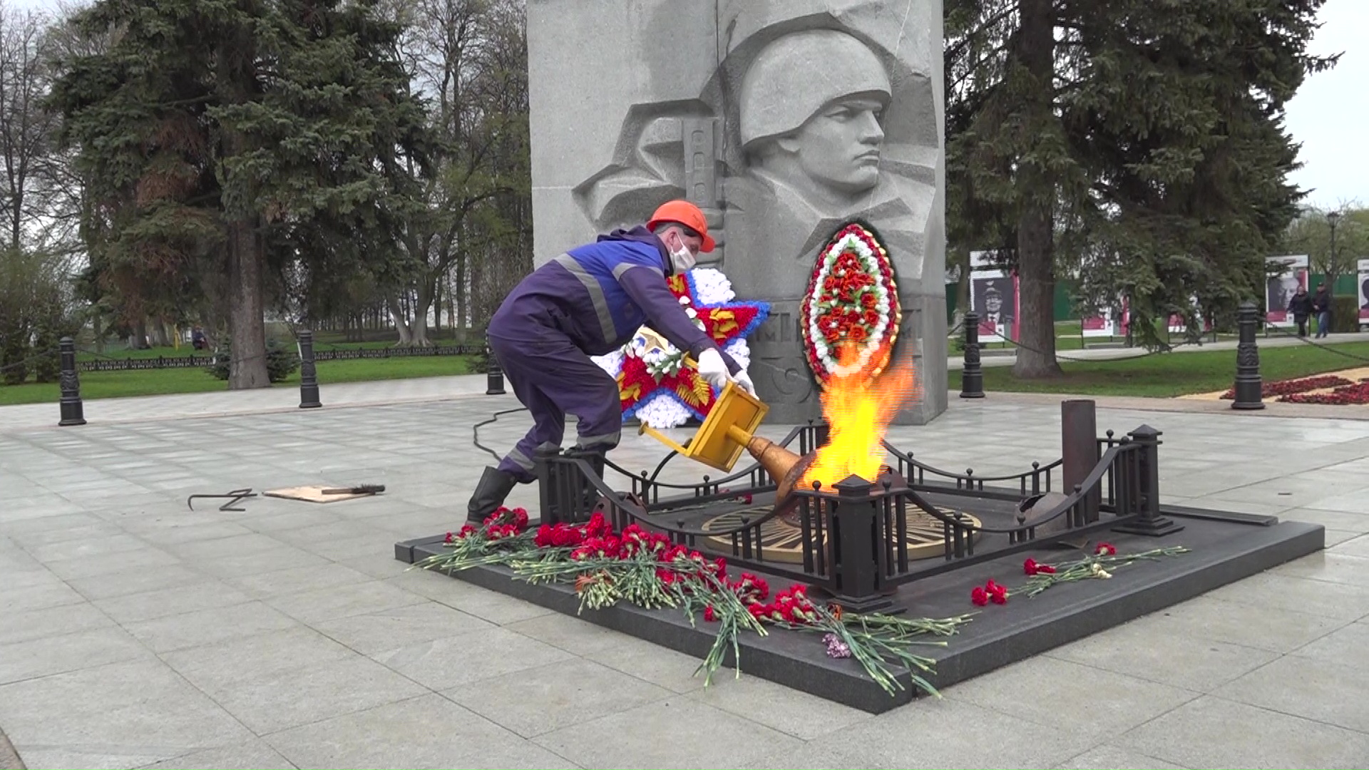 Ярославский Вечный огонь подготовили к Дню Победы