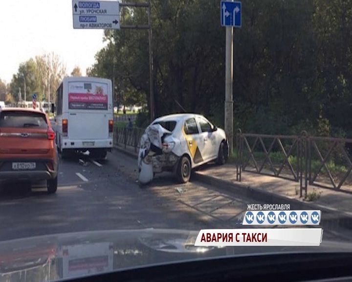 Октябрьский мост с утра встал в большую пробку из-за ДТП