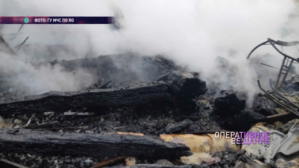 Огонь уничтожил деревянный дом в Переславском районе