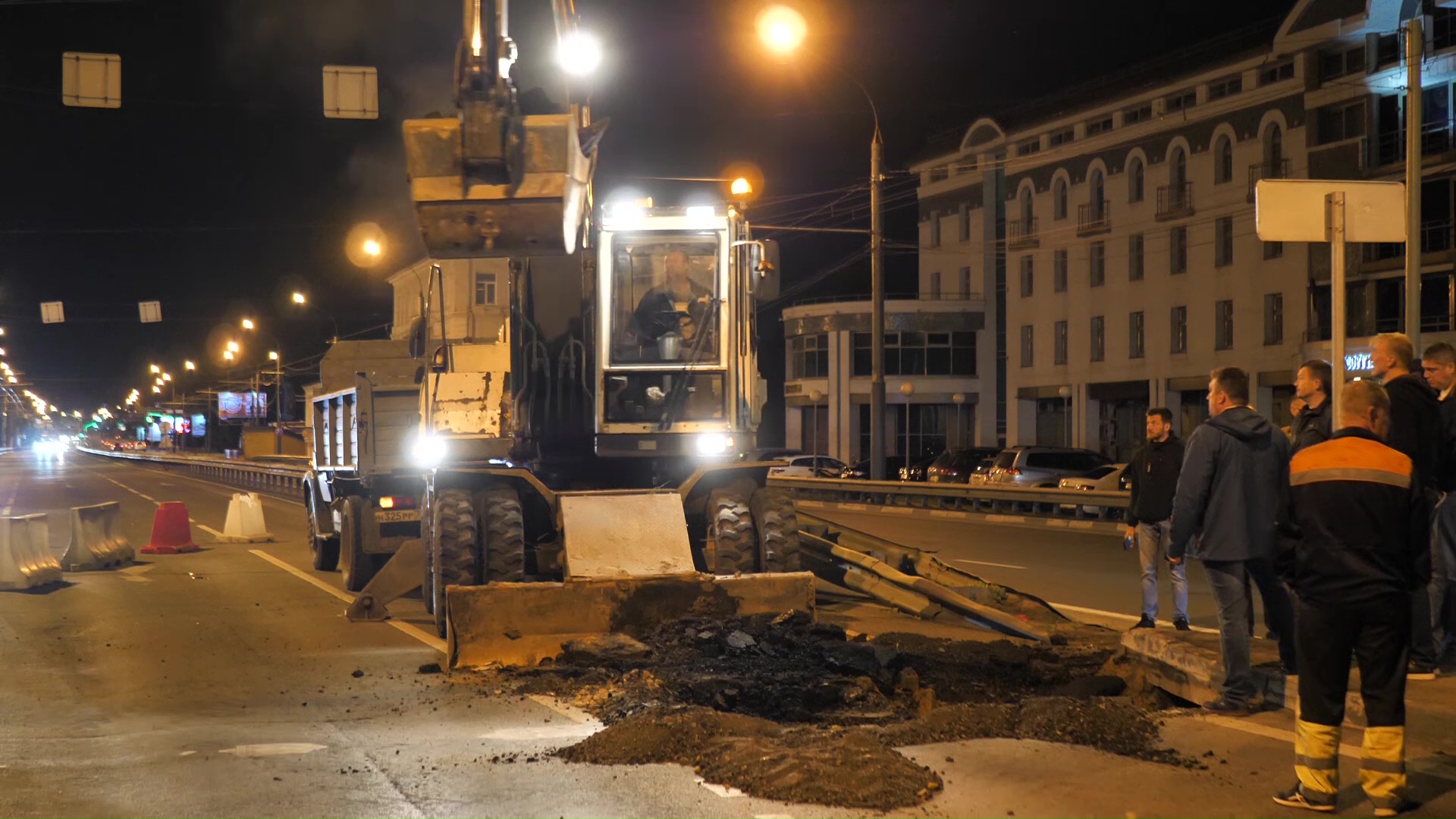 В мэрии рассказали, когда ликвидируют провал на Московском проспекте и восстановят движение