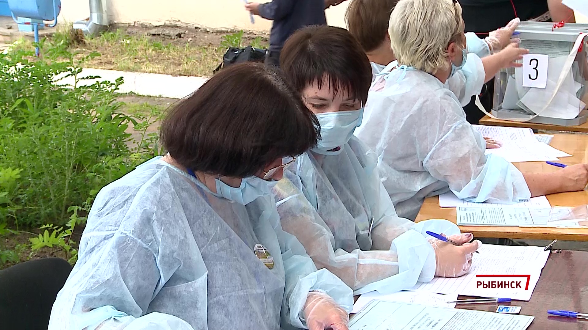 В области продолжается голосование по поправкам в Конституцию: кто уже отдал свой голос