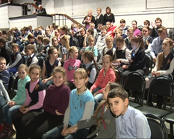 Школьники вместе с артистами переносятся в Золотой век